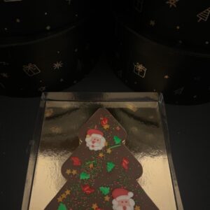 Massieve kerstboom met versiering